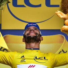 Gaviria histórico: Victoria de etapa y líder del Tour