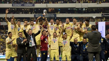 Foto durante la premiacion despues del partido America vs Tigres UANL, Correspondiente a la Vuelta de la Gran Final del Torneo Apertura 2014 de la Liga BBVA Bancomer MX en la foto: Jugadores del Equipo America Campeones
14/12/2014/MEXSPORT/Osvaldo Aguilar.
Estadio: Azteca.