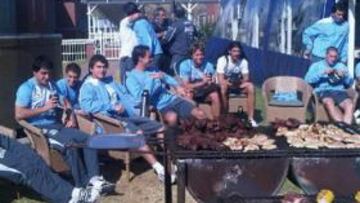 Uruguay prepara los cuartos de final con un asado