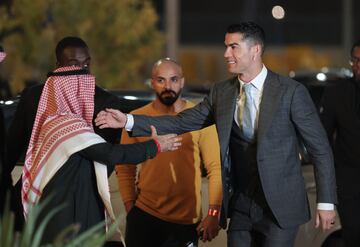  El portugués ha aparecido en las instalaciones del campo acompañado por la directiva del equipo saudí.