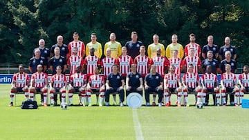 Andrés Guardado y Héctor Moreno se toman foto oficial con el PSV