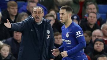 Sarri junto a Hazard en un partido del Chelsea.