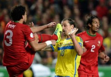 Partido de ida Portugal-Suecia. Pepe e Ibrahimovic.