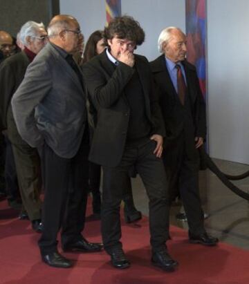 Multitudinaria despedida a Johan Cruyff en el Camp Nou. En la imagen Jose Mari Bakero junto a un grupo de veteranos.