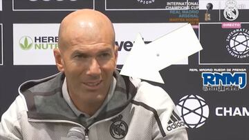 La risa de Zidane mientras informó la frase que sentencia a Bale