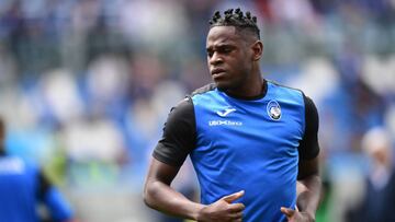 Duván Zapata durante el calentamiento de Atalanta antes de un partido por Serie A.
