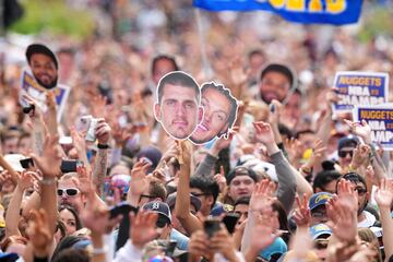 Denver celebra el anillo de los Nuggets