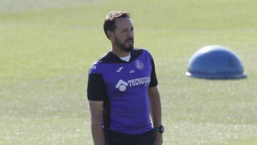 Bordalás entrena a puerta cerrada y convoca a todos