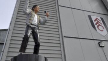 Estatua de Michael Jackson situada a la entrada del estadio del Fulham.