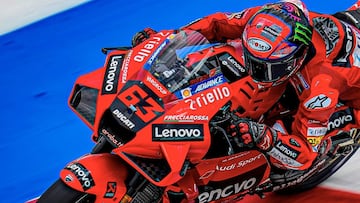 Bagnaia pilota la Ducati durante el viernes del GP de San Marino.