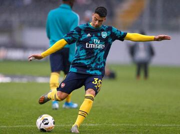 D. Afonso Henriques, Guimaraes, Portugal - November 6, 2019 Arsenal's Gabriel Martinelli during the warm up before the match