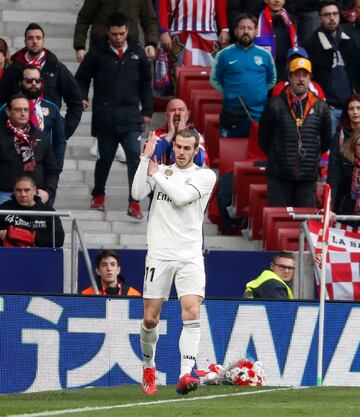 09/02/19. Bale anotó el 1-3 que sentenció el derbi a favor del Real Madrid en el Metropolitano. El galés lo celebró realizando una peineta a la grada colchonera.