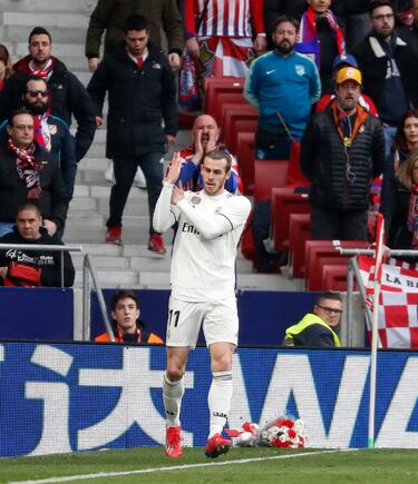 09/02/2019. Bale anotó el 1-3 que sentenció el derbi a favor del Real Madrid en el Metropolitano. El galés lo celebró realizando una peineta a la grada colchonera.