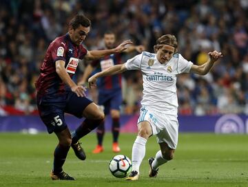 Modric y Escalante.