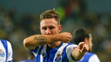 Miguel Layún líder de asistencias con el Porto