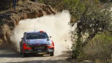 Sordo, con su Hyundai en los caminos de Córdoba.