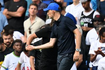 Al finalizar del partido, en el momento del saludo los dos entrenadores vuelven a encararse y terminan los dos expulsados.