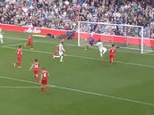 El olvidado golazo que Edu Vargas le anotó al Liverpool por el Queens Park Rangers