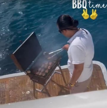 Ramos y Pilar Rubio disfrutando de una barbacoa en su propio barco