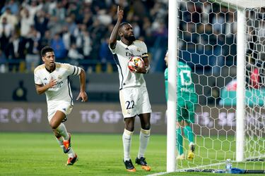 1-1. Antonio Rüdiger celebra el primer gol que marca en el minuto 19 de encuentro.