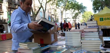 Barcelona se llena de libros y rosas.