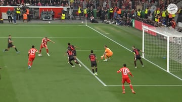 El colombiano fue protagonista y selló la clasificación con festejo en la adición.