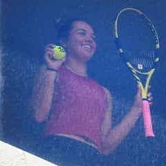 El lío de Australia: dos tenistas positivos, una "cárcel", yoga online y críticas a los tops