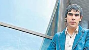 <b>EL FICHAJE CLAVE. </b>El argentino Germán Herrera, llamado a golear en la Real, llegó ayer a Donosti.