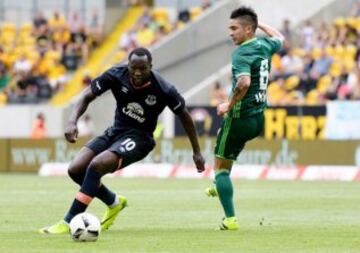 Llegó por petición del uruguayo Gustavo Poyet pero no pudo consolidarse del todo. Ha marcado un gol en 806 minutos defendiendo la camiseta de Betis.