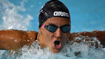 Catalina Corro compite durante la prueba clasificatoria de 400 metros estilos en el Tollcross Swimming Centre durante los Europeos de Natación de Glasgow.