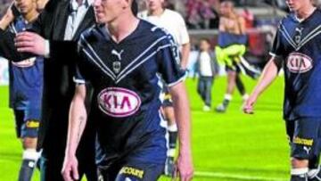 <b>CERCA. </b>Blanc celebra un triunfo junto a sus futbolistas.