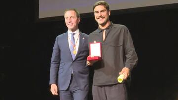 El delantero del RCD Mallorca, Abdón Prats recibe la Medalla de Honor y Gratitud de la isla de Mallorca que otorga el Consell de Mallorca en la Diada de Mallorca el 12 de septiembre de 2024.
