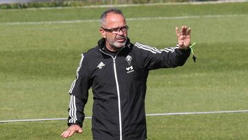 Pina pide a Vizcaíno la renovación de Álvaro Cervera