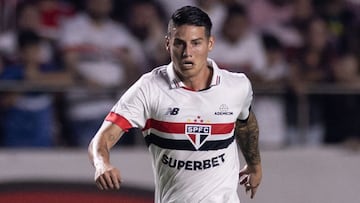 SAO PAULO, BRAZIL - APRIL 29: James Rodriguez of São Paulo on the ball during Campeonato Brasileiro Serie A match between Sao Paulo and Palmeiras at Morumbi Stadium on April 29, 2024 in Sao Paulo, Brazil. (Photo by Marco Galvão/Eurasia Sport Images/Getty Images)