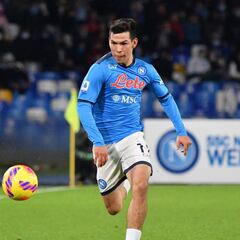 Lozano y Napoli consiguen importante triunfo sobre Milan