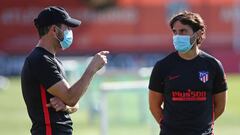 Simeone, en un entrenamiento del Atl&eacute;tico.