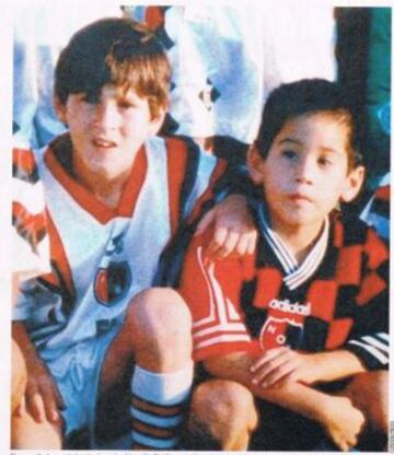 Messi jugó en el Newell's Old Boys hasta los 12 años, cuando fue fichado por el Barcelona.