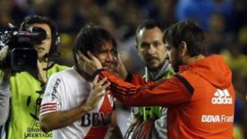 Leo Ponzio sufrió las consecuencias del gas lanzado desde la grada.