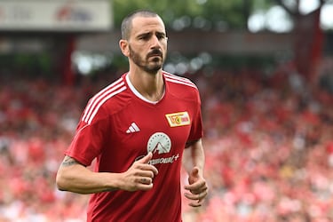 Why is Italy defender Leonardo Bonucci taking legal action against former club Juventus?