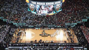 GLENDALE, AZ - APRIL 03: A general view of the court as players warm up before the game between the North Carolina Tar Heels and the Gonzaga Bulldogs during the 2017 NCAA Men&#039;s Final Four National Championship game at University of Phoenix Stadium on April 3, 2017 in Glendale, Arizona.   Ronald Martinez/Getty Images/AFP
 == FOR NEWSPAPERS, INTERNET, TELCOS &amp; TELEVISION USE ONLY ==