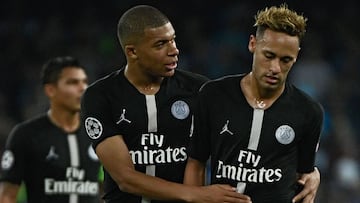Kylian Mbappé y Neymar en el Nápoles-PSG de Champions.