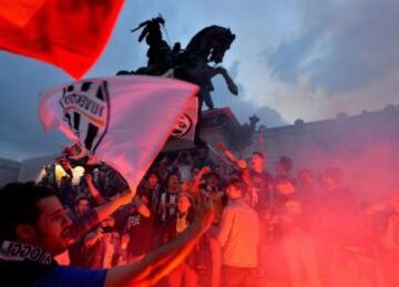 Los seguidores de la Juve celebran el 'Scudetto' de su equipo.