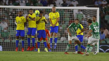 Aprobados y suspensos del Cádiz: Negredo, de penalti, da otro punto