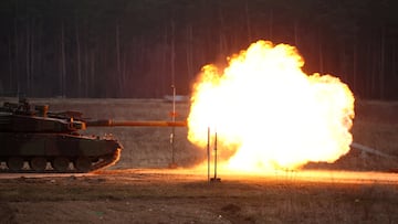 FILE PHOTO: A K2 tank, delivered in the first batch of arms from South Korea under contracts signed in recent months, fires during a military drill at a military range in Wierzbiny near Orzysz, Poland, March 30, 2023. REUTERS/Kacper Pempel/File Photo