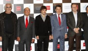 De izquierda a derecha: Flavio Briatore, Emilio Botín, Fernando Alonso, Ignacio González y Stefano Domenicali.