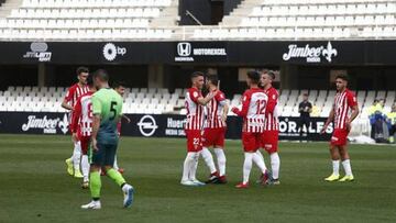 Un 58% de la plantilla del Almería expira contrato o cesión en cuatro meses