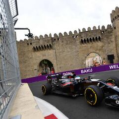 Alonso: "Anticipamos un fin de semana complicado en Bakú"