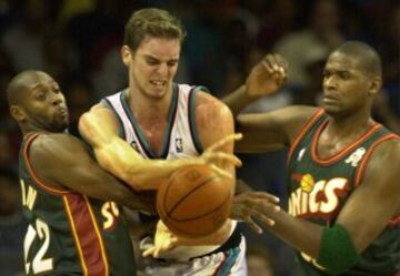 Pau dio al salto a la NBA en 2001 cuando fich¨® por Memphis Grizzlies, donde estuvo hasta 2008.
