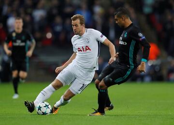 Kane lleva 13 goles en 14 partidos, promediando casi un gol por encuentro. En el Madrid estarían encantados con su fichaje y ya se habría preguntado por su precio: 200 millones. La opción de meter a Bale para abaratar la operación está sobre la mesa.