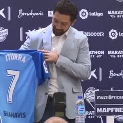 Con la '7': así fue presentado Manuel Iturra en Málaga